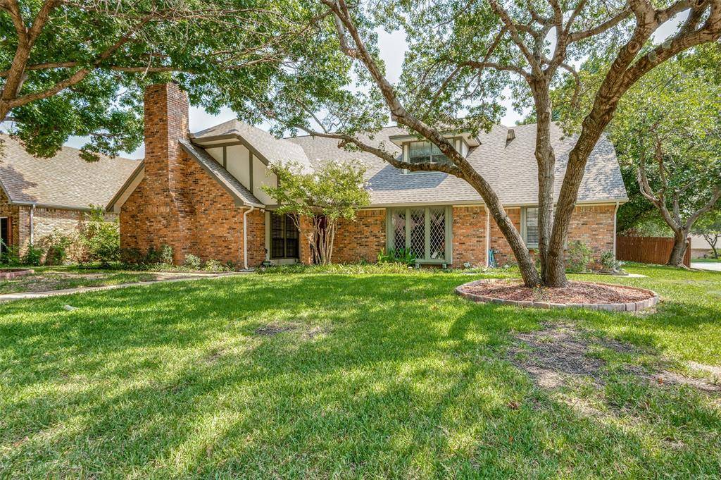 2733 Spartacus Drive,  Grand Prairie,  TX 75052