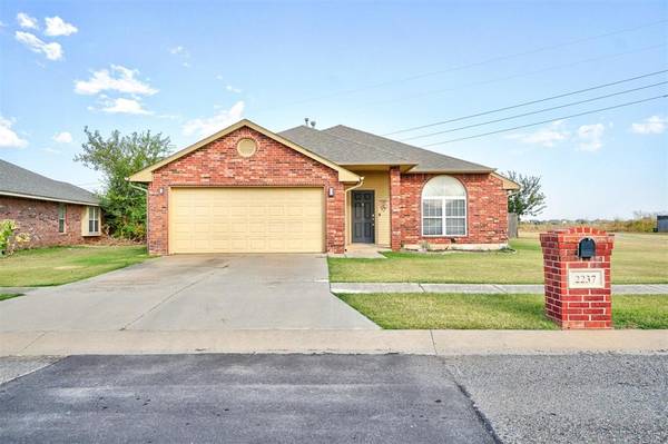 2237 Scissortail Landing Drive, Edmond, OK 73012