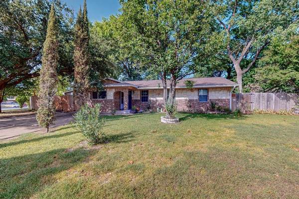 401 Moonlight Drive,  Garland,  TX 75040