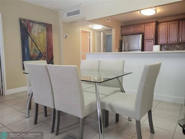 Hollywood, FL 33019,3725 S Ocean Dr  #823