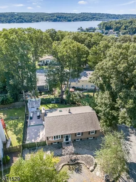 9 Normandy Ci, Hopatcong Boro, NJ 07843