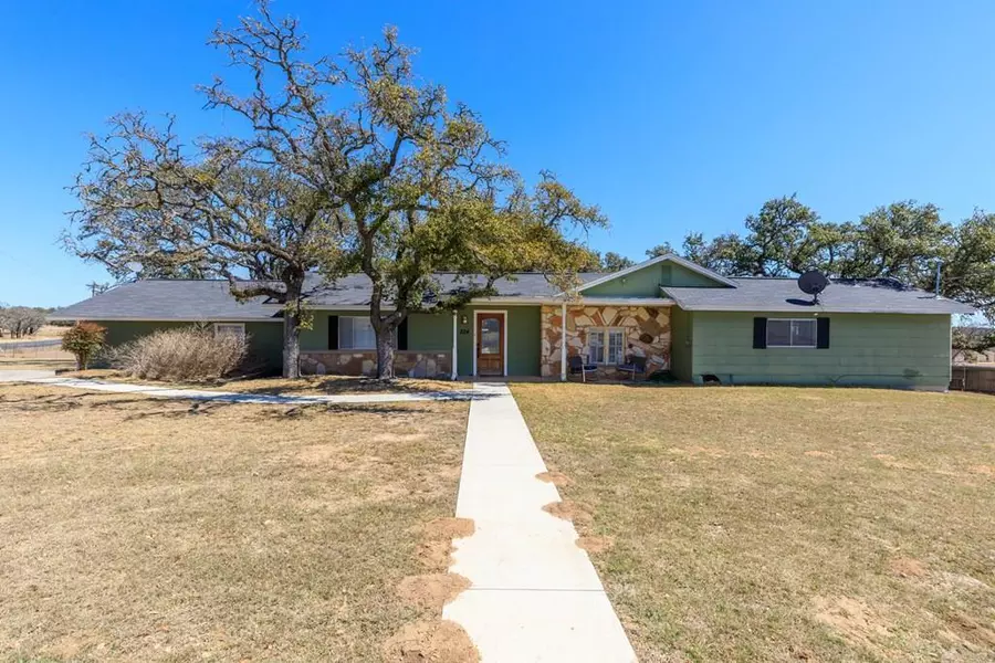 224 W Lower Crabapple Rd, Fredericksburg, TX 78624