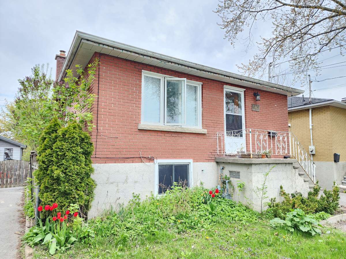 Kingston, ON K7K 4X1,582 MacDonnell ST