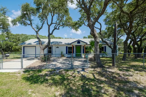 220 E LAUREL ST.,  Rockport,  TX 78382