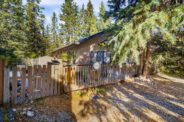 20 Pinewood, Canmore, AB T1W 1P8