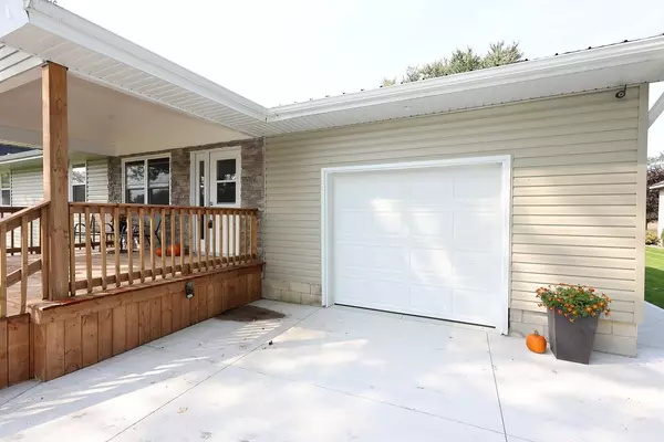 Lambton Shores, ON N0M 1T0,8328 BURWELL RD