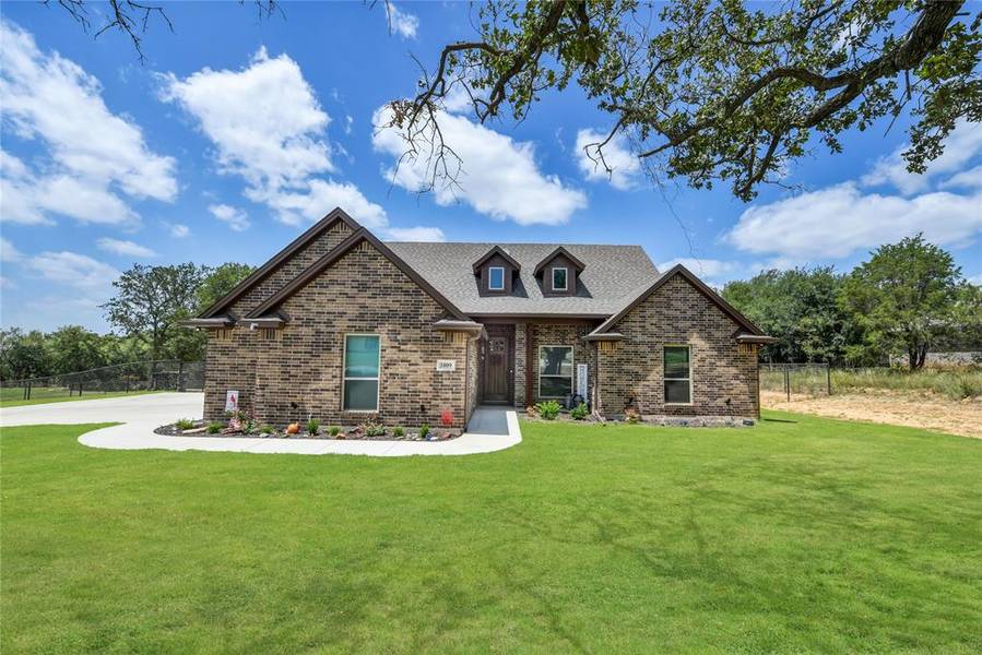 1009 Churchill Lane, Millsap, TX 76066