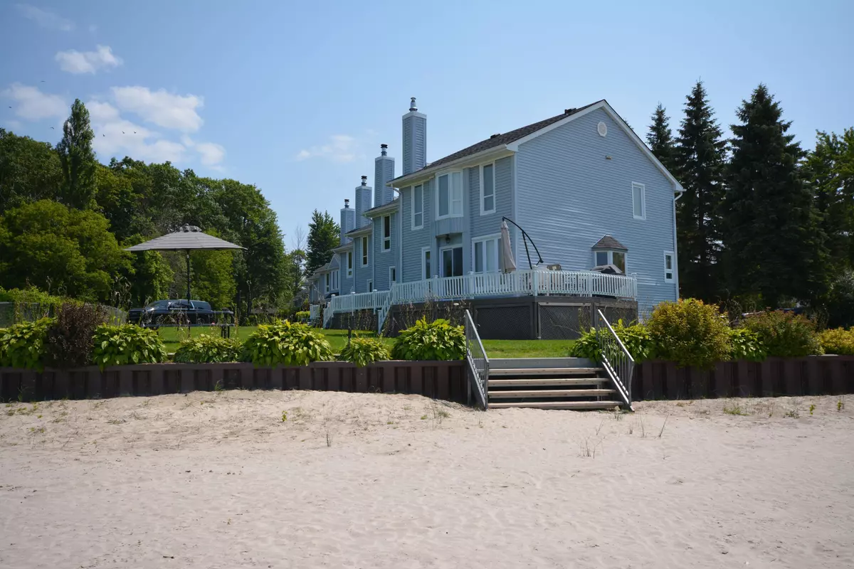 Wasaga Beach, ON L9Z 2E3,15 28th ST N #8