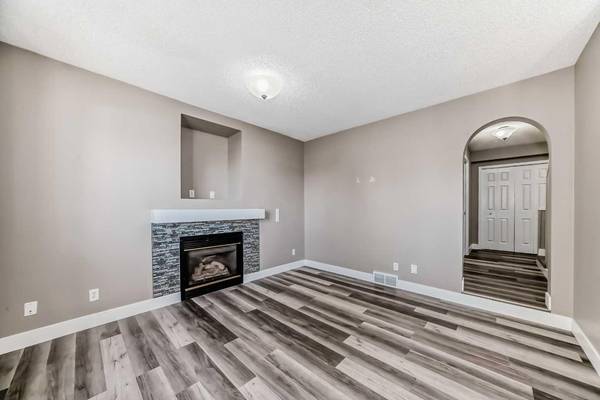 Airdrie, AB T4B 2L7,27 Canoe CIR Southwest