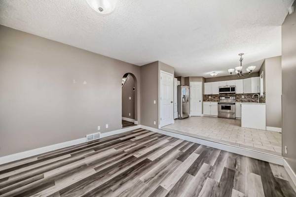 Airdrie, AB T4B 2L7,27 Canoe CIR Southwest