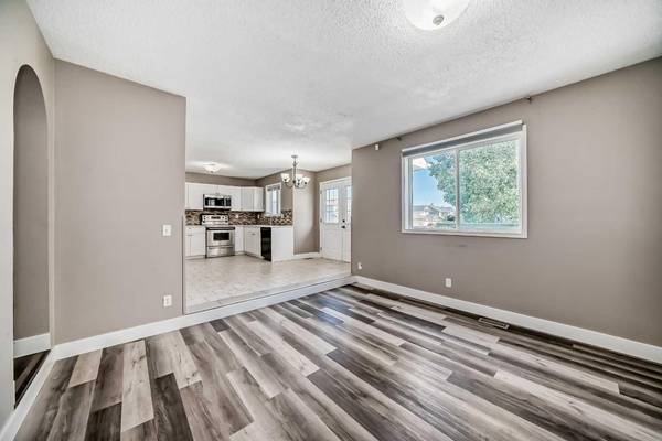 Airdrie, AB T4B 2L7,27 Canoe CIR Southwest