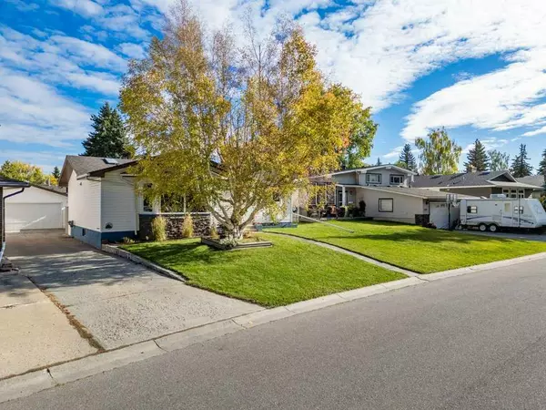 Calgary, AB T2W 2X8,544 Brookpark DR SW