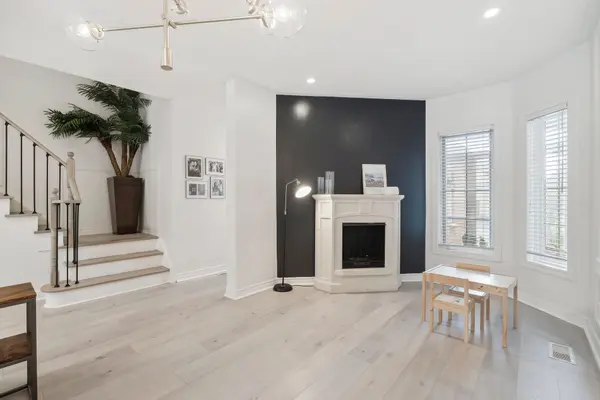 24 Carriage House RD, Caledon, ON L7E 2H8