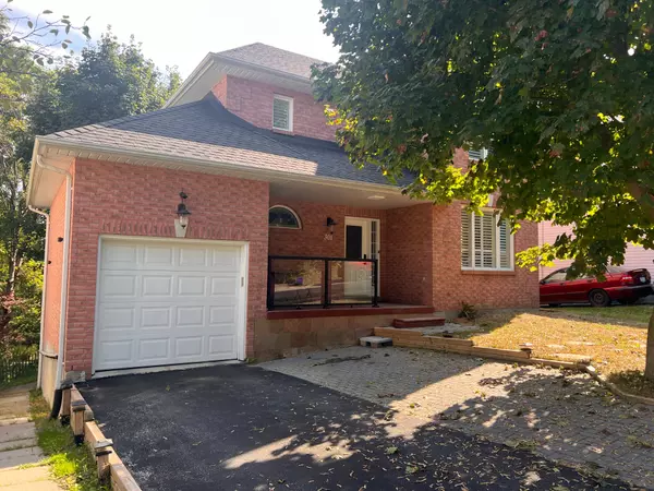 301 Hamilton ST #Upper, Newmarket, ON L3Y 3R5