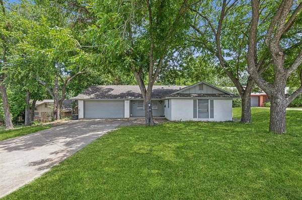 522 NE 4th Street, Grand Prairie, TX 75050