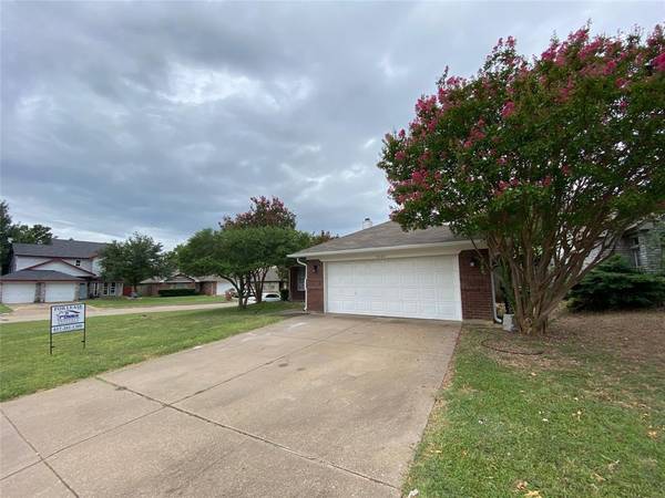 4680 Feathercrest Drive, Fort Worth, TX 76137