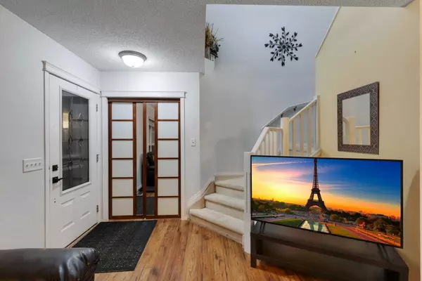 Calgary, AB T2Z4P7,552 Prestwick CIR Southeast