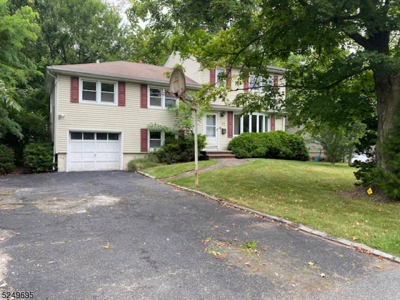 30 W Mcclellan Ave, Livingston Twp., NJ 07039