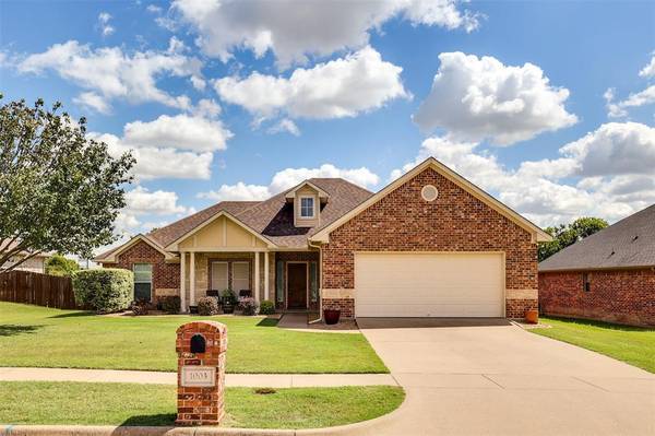 1003 Louise Lane, Ennis, TX 75119