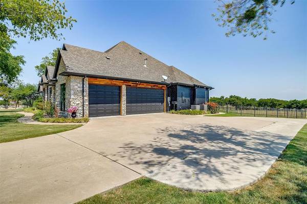 Burleson, TX 76028,10000 Tantarra Drive