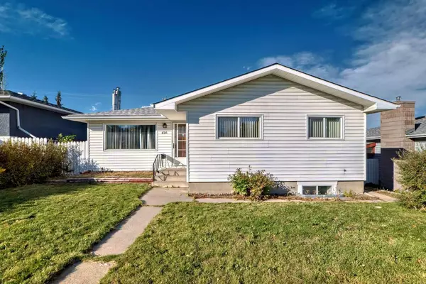 416 Tache AVE NW,  Calgary,  AB T2K 3R8