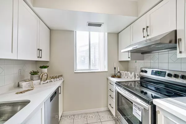 Toronto C14, ON M2M 4M1,3 Pemberton AVE #1902