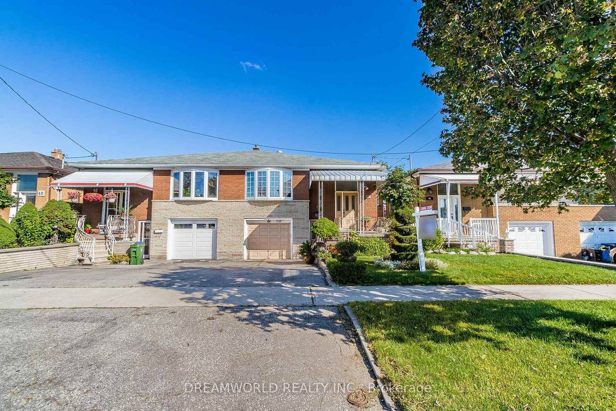 Toronto W05, ON M3L 2C9,44 Watney CRES