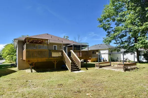 Wasaga Beach, ON L9Z 1Y1,81 52nd ST