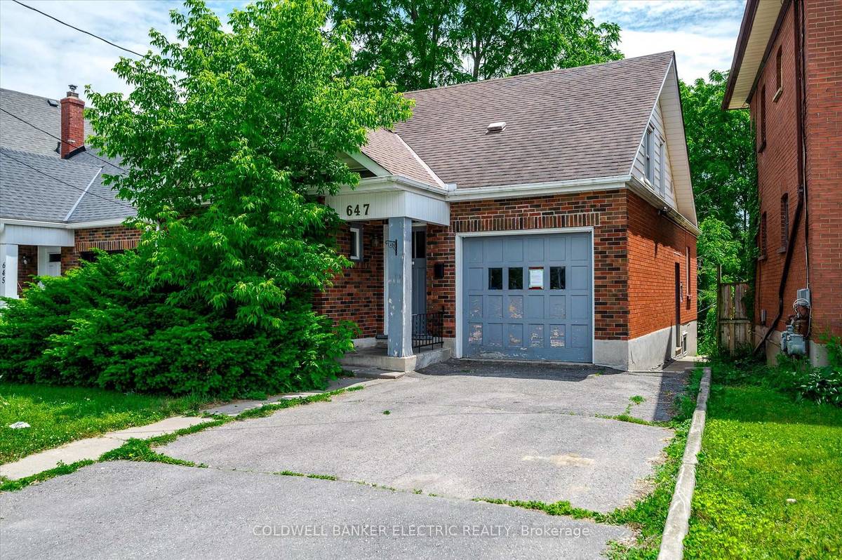 Peterborough, ON K9J 2X2,647 Charlotte ST