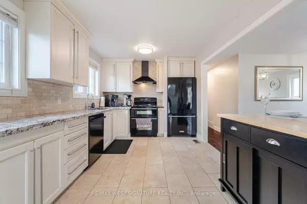 Toronto W10, ON M9V 1Y7,15 Lamella RD