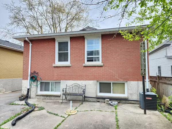 Kingston, ON K7K 4X1,582 MacDonnell ST