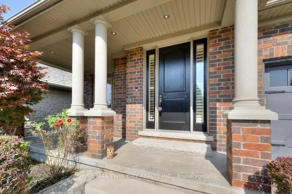 Kitchener, ON N2P 0A3,905 Riverstone CT