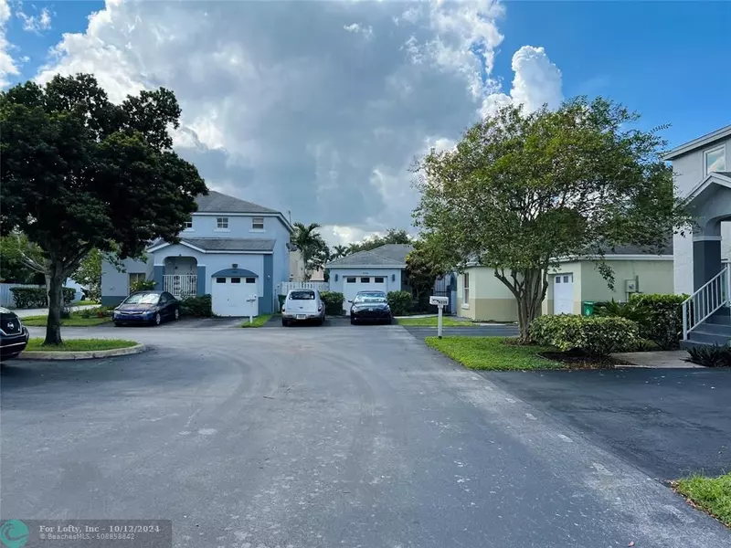 4345 SW 72 Ter, Davie, FL 33314