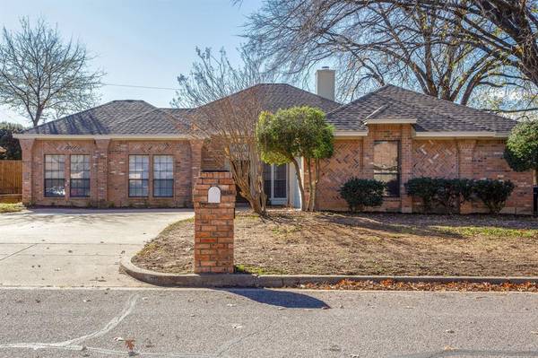 3706 Meadowedge Road, Arlington, TX 76001