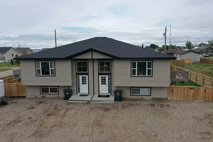 726 & 730 3 ST North, Grassy Lake, AB T0K 0Z0