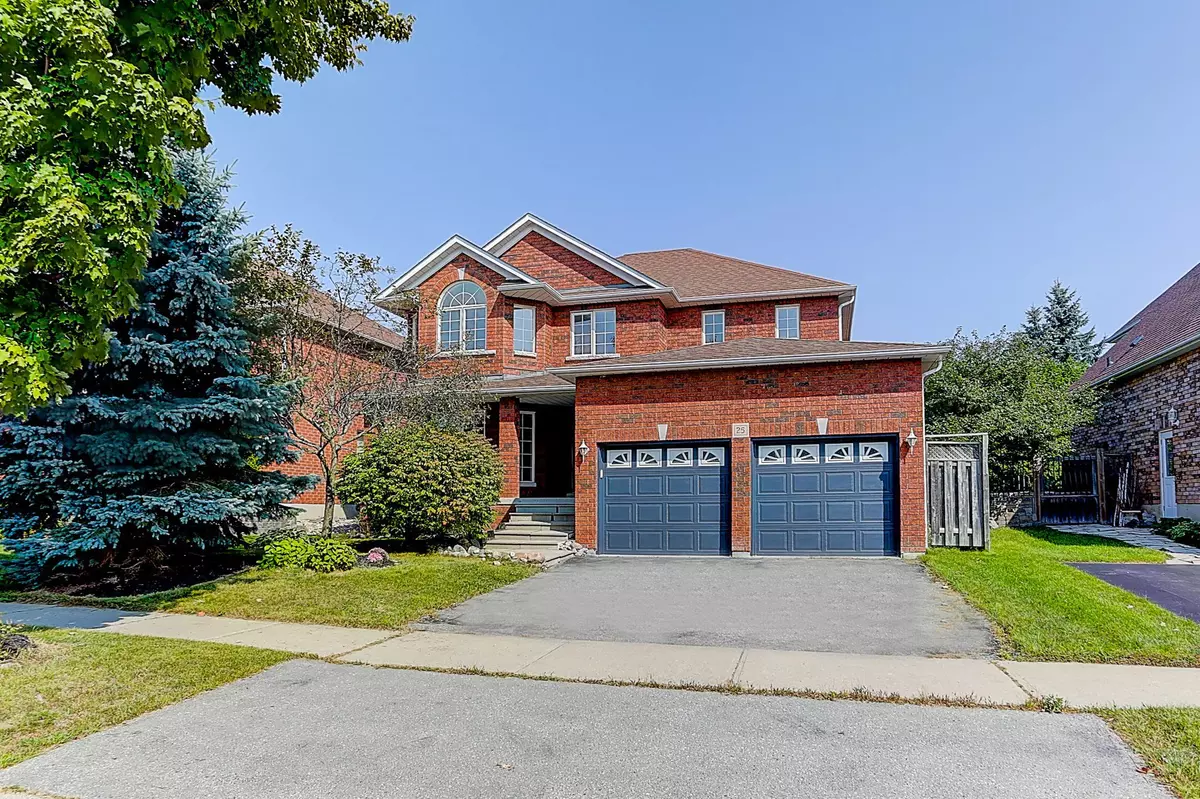 Durham, ON L1R 2T7,25 Mac Carl CRES