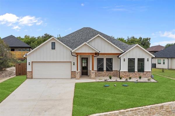 2422 Steepleridge Circle, Granbury, TX 76048