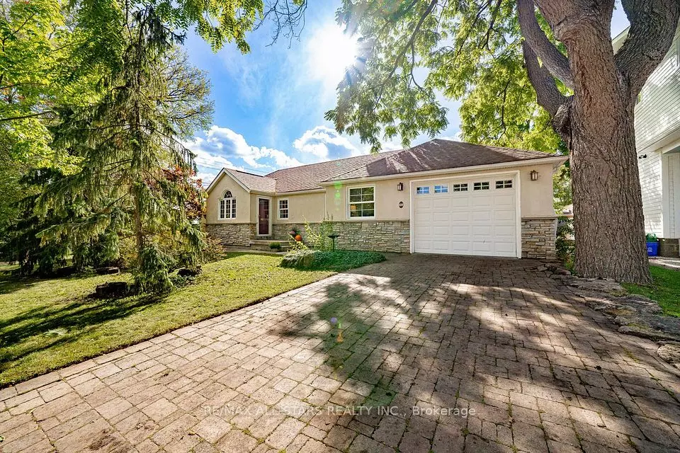 Whitchurch-stouffville, ON L4A 3P9,60 Clarke ST