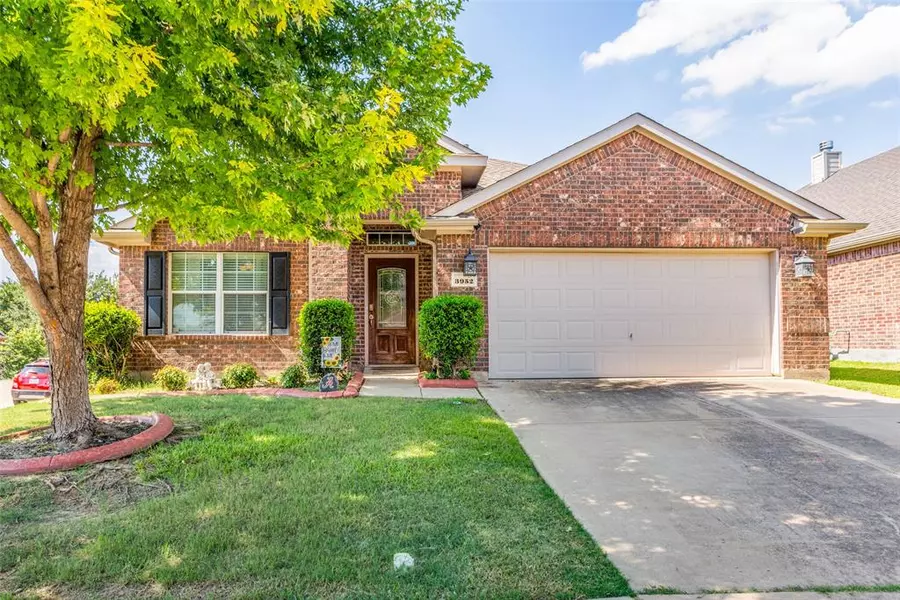 3952 Sunnygate Drive, Fort Worth, TX 76262