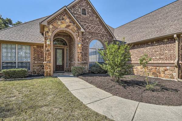 224 S Natural Springs Lane, Azle, TX 76020