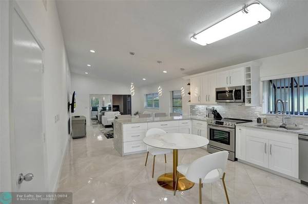 Boca Raton, FL 33496,8938 Sunnywood Pl  #B