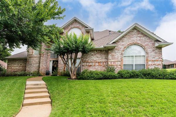 2007 Paddockview Drive, Arlington, TX 76017