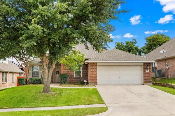 856 Roaring Springs Road, Grand Prairie, TX 75052