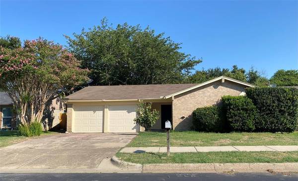 6217 Douglas Drive, Watauga, TX 76148