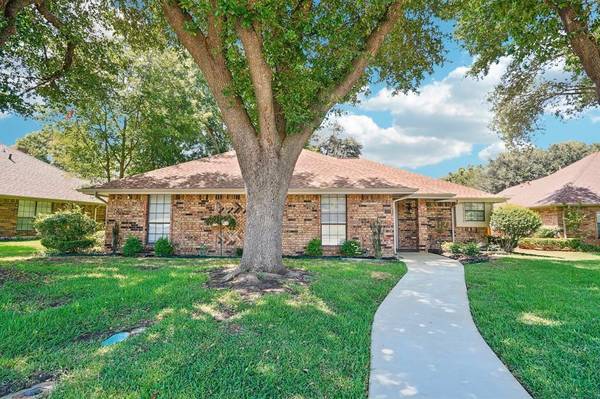 600 Wisterglen Drive, Desoto, TX 75115