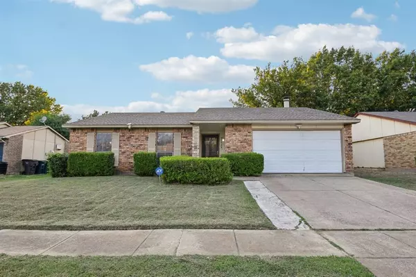 7736 Whirlwind Drive, Fort Worth, TX 76133