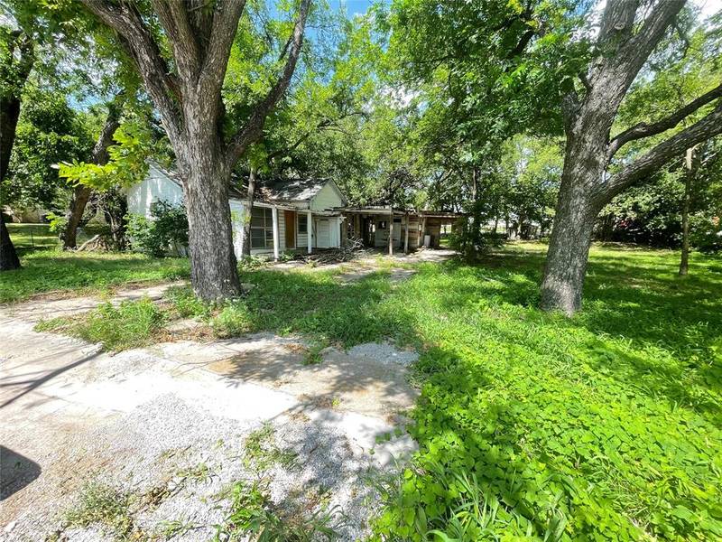 1206 Reynolds Street, Goldthwaite, TX 76844