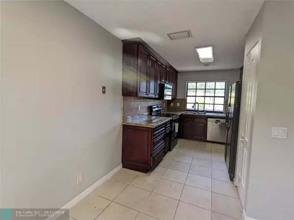 Weston, FL 33326,1385 S Cottonwood Cir