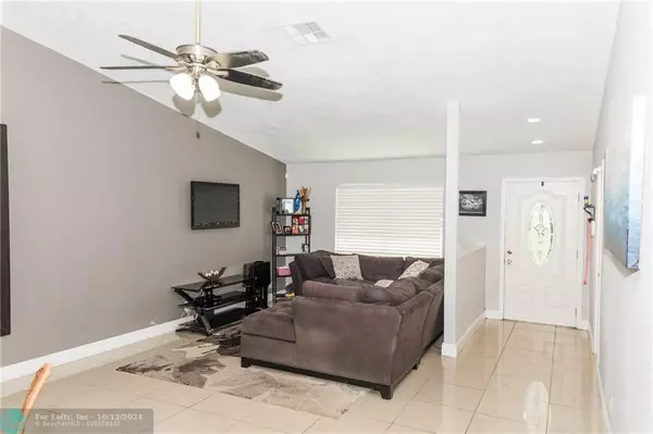 Coral Springs, FL 33071,995 NW 87 AV