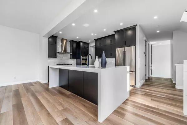 Calgary, AB T2X 4M2,57 Legacy Woods CIR SE